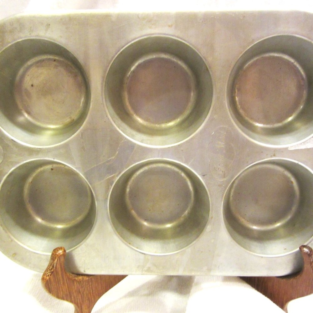 VTG 50'S GRANT MAID 6 CUP MUFFIN TIN, ALUMINUM